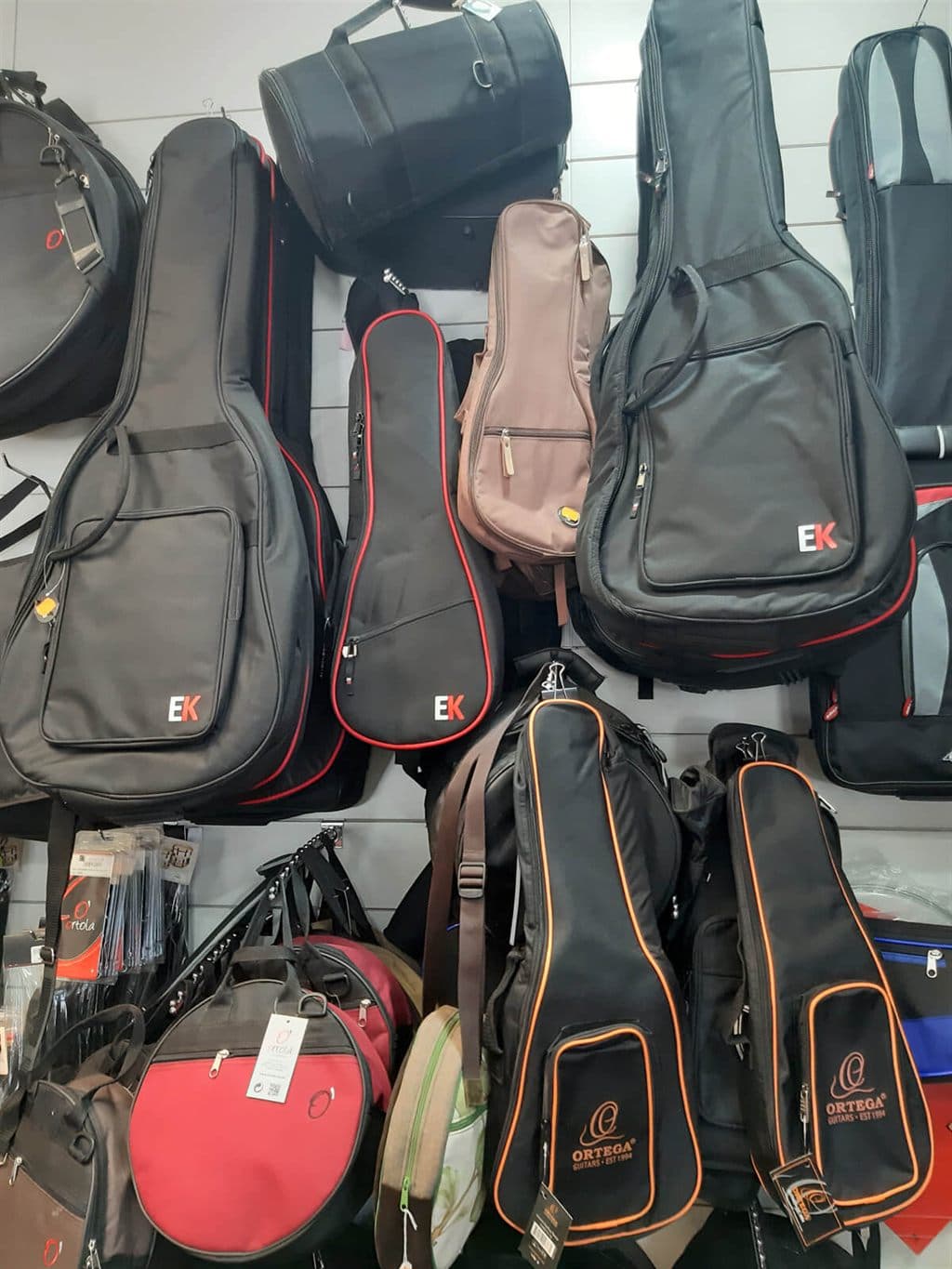 Fundas acolchadas para guitarras y ukeleles en la tienda Ilproson de Nigrán